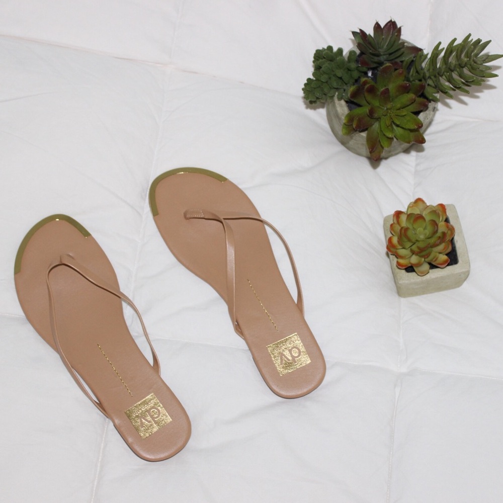 🔴 TAN FLIP FLOPS